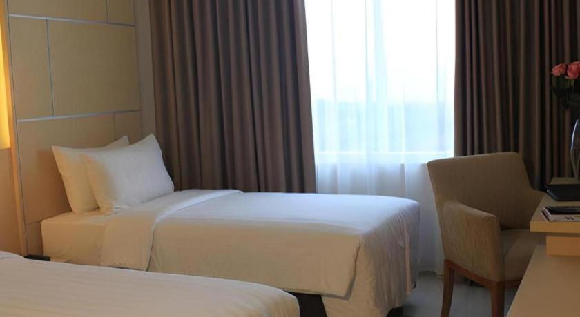 Horison Hotel Sukabumi Exterior photo